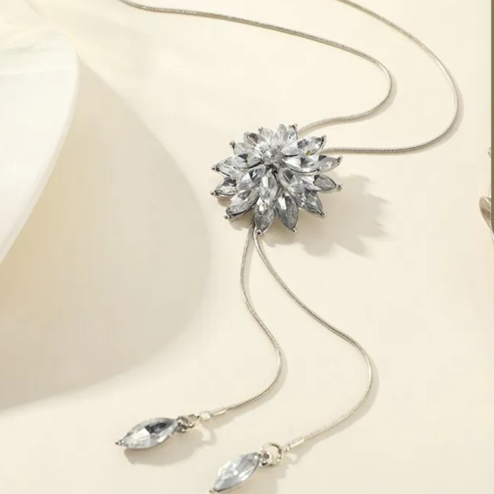 Snowflake Rhinestone Necklace - Picture 5 of 5